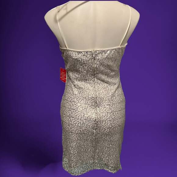 New Steppin Out Sequined Bodycon Mini Dress Womens Size 11/12 Silver Prom Formal - Picture 4 of 11